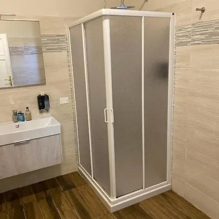 Hotel Corona 3* באניי די לוקה